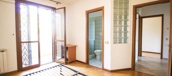 4 rooms Apartment in Prato, Italy No. 129294 8