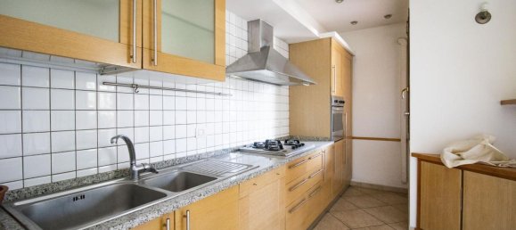 4 rooms Apartment in Prato, Italy No. 129294 12