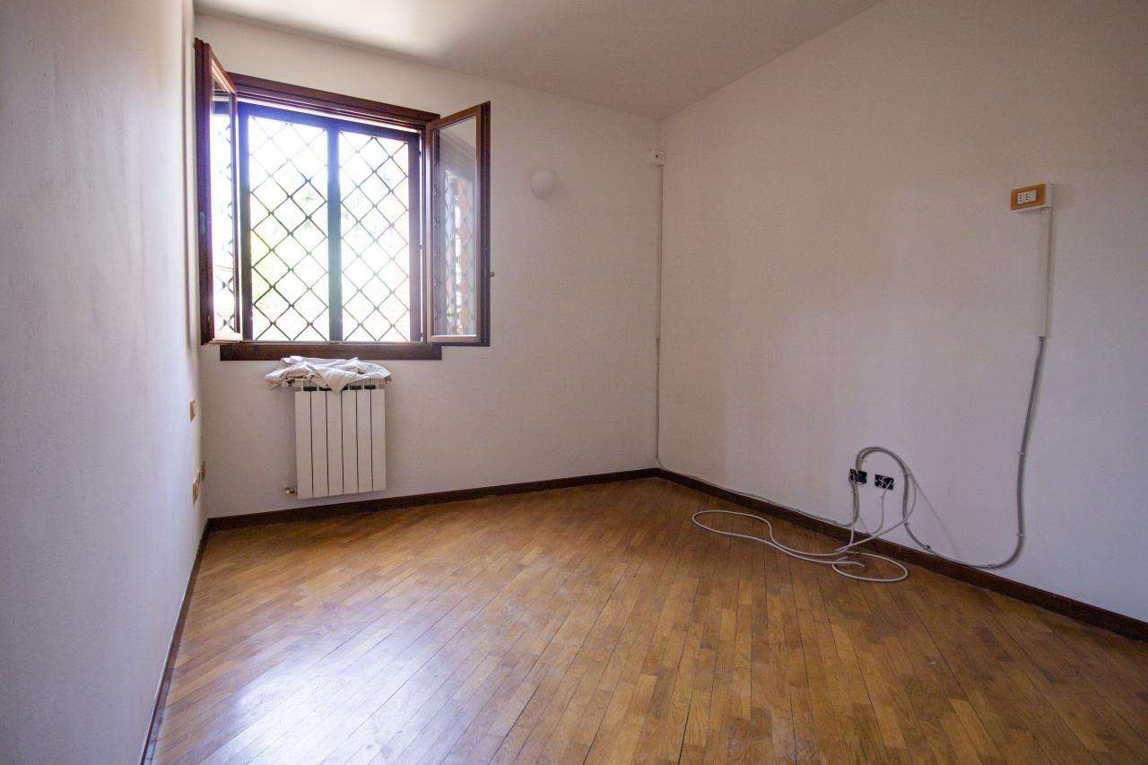 4 rooms Apartment in Prato, Italy No. 129294