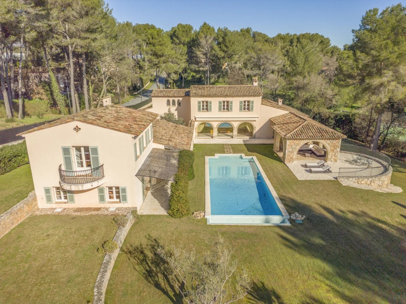 5 bedrooms Villa in Mougins, France No. 38316
