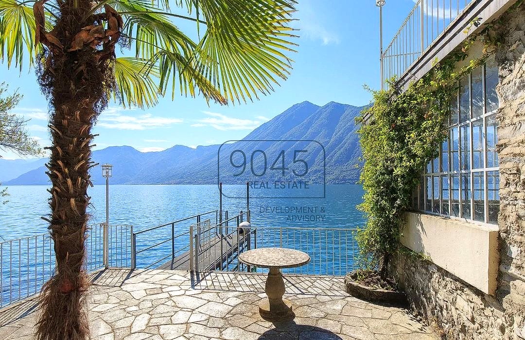 3 bedrooms Villa in Argegno, Italy No. 404345