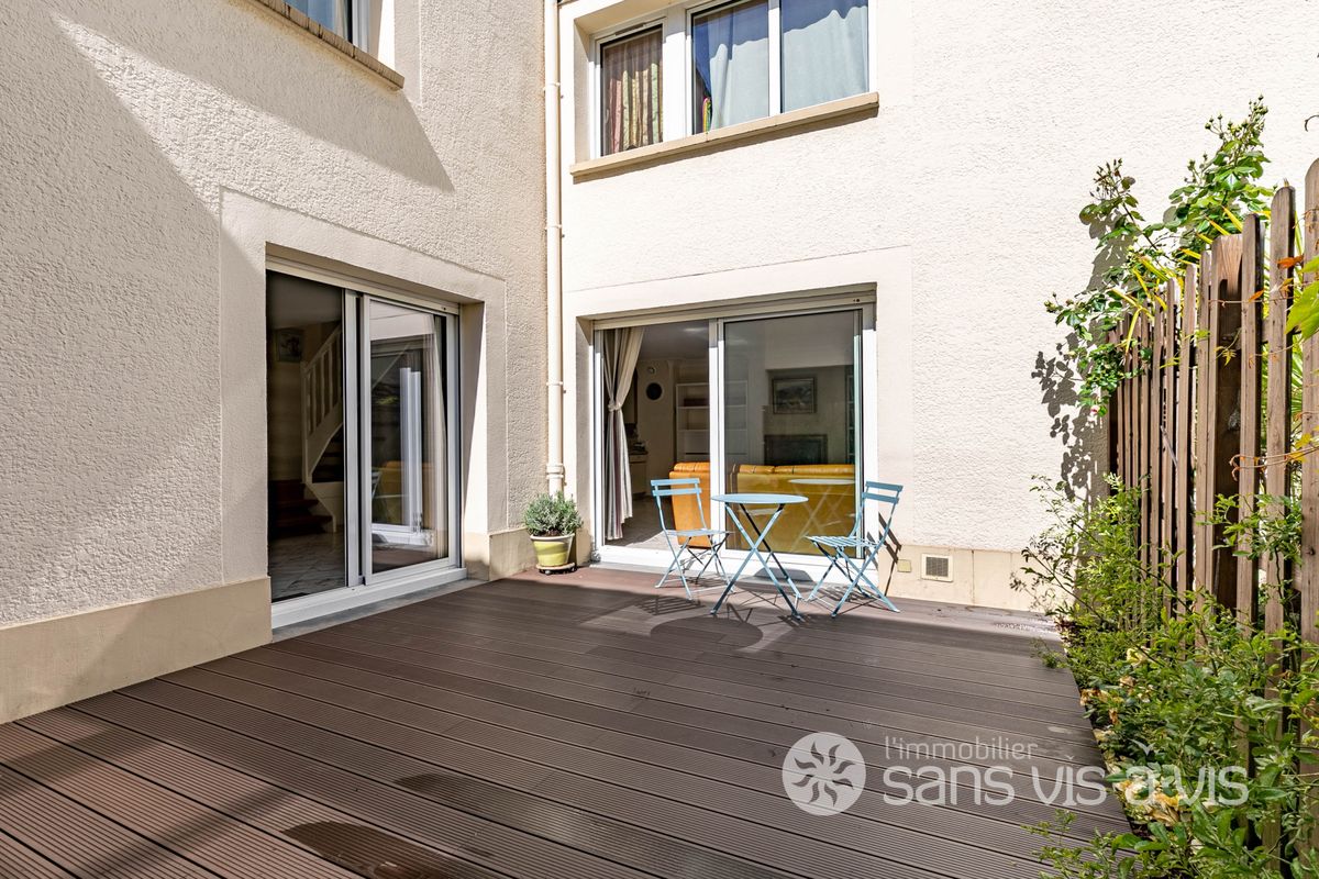 Casa de 3 dormitorios en Courbevoie, France No. 130214