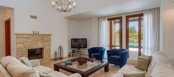 5 dormitorios villa en venta en Paphos, Cyprus № 137403 2