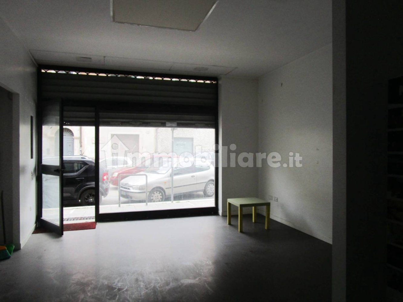 2غرفة عقار تجاري في Foggia, Italy رقم 142524