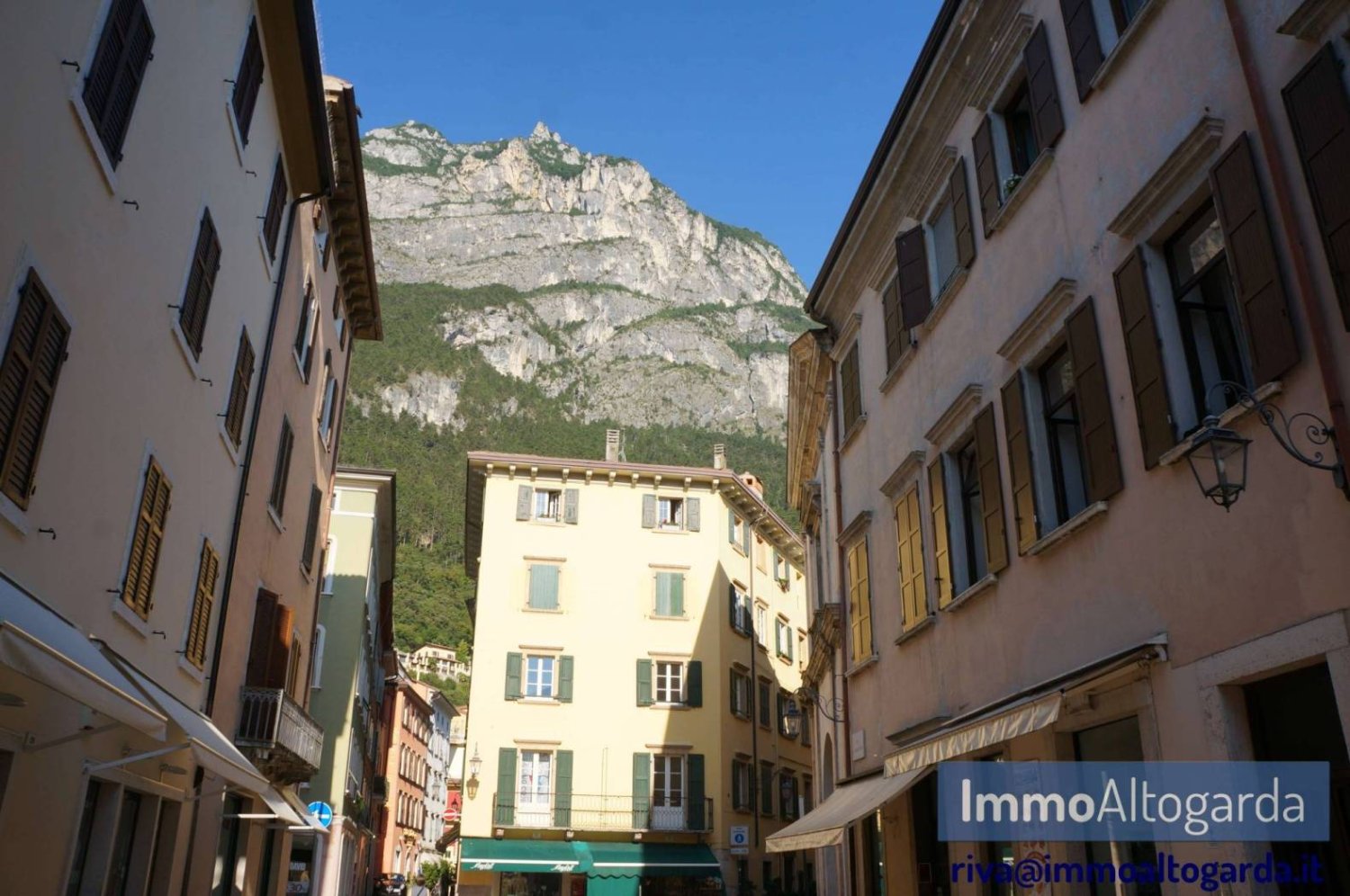 1 room Commercial property in Riva del Garda, Italy No. 355157