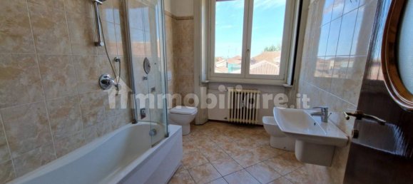 2 bedrooms Apartment in Cremona, Italy No. 372393 12