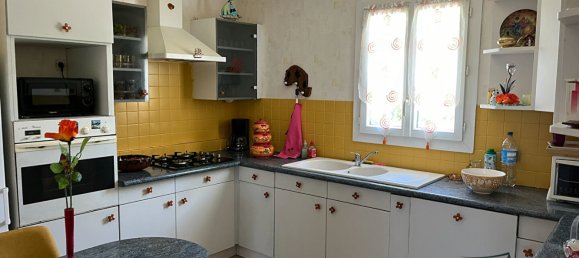 4 bedrooms House in Saint-Amand-Montrond, France No. 66431 2