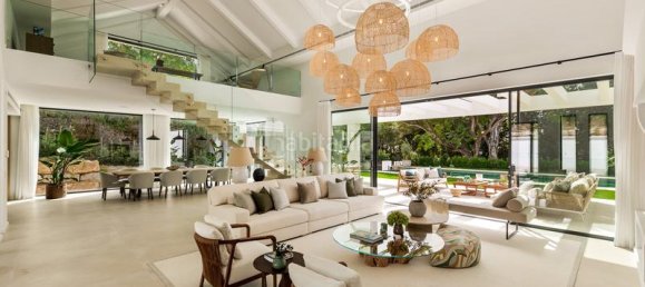 5 bedrooms Villa in Marbella, Spain No. 33395 25