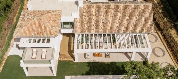 5 bedrooms Villa in Marbella, Spain No. 33395 16