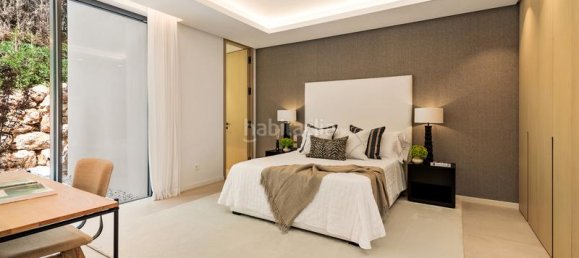 5 bedrooms Villa in Marbella, Spain No. 33395 40