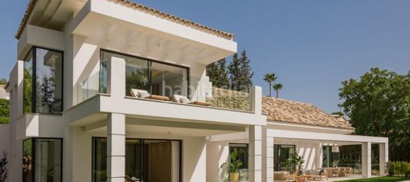 5 bedrooms Villa in Marbella, Spain No. 33395 23