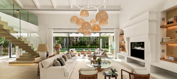 5 bedrooms Villa in Marbella, Spain No. 33395 29