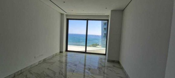 2 bedrooms Apartment in Limassol, Cyprus No. 17758 2