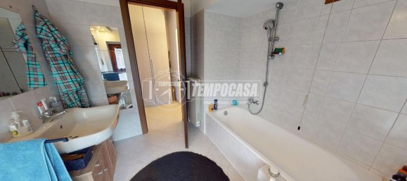 3-salle Appartement à Rovellasca, Italy No. 16410 11