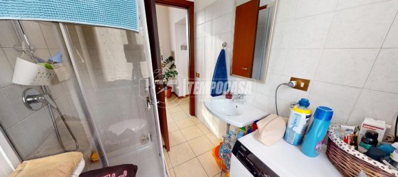 3-salle Appartement à Rovellasca, Italy No. 16410 2