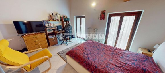 3-salle Appartement à Rovellasca, Italy No. 16410 7