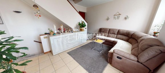 3-salle Appartement à Rovellasca, Italy No. 16410 15