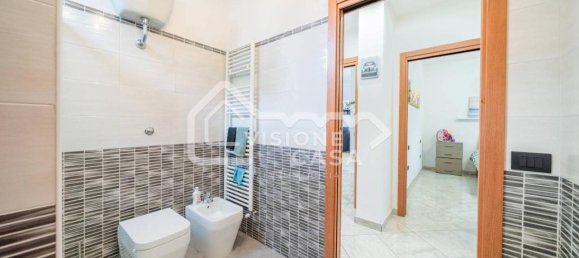 3 rooms Apartment in Reggio Emilia, Italy No. 35672 27