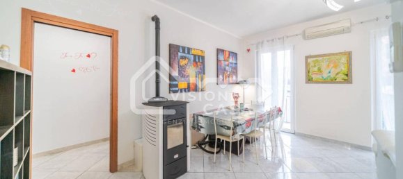 3 rooms Apartment in Reggio Emilia, Italy No. 35672 2