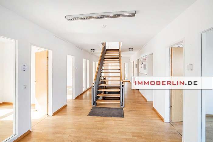 325m² Building in Reinickendorf, Germany No. 235260