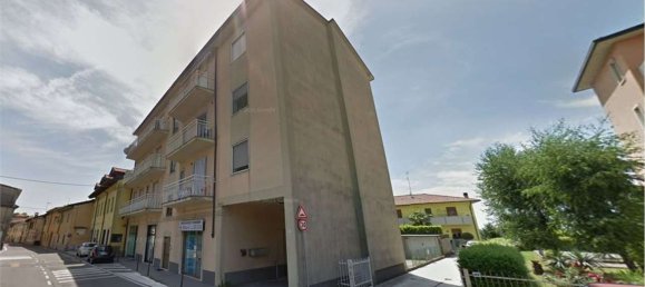 3-salle Appartement à Medolago, Italy No. 182819 4