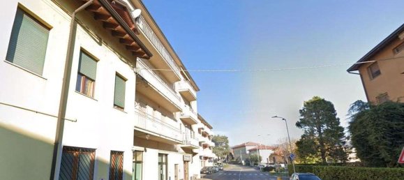 3-salle Appartement à Medolago, Italy No. 182819 2