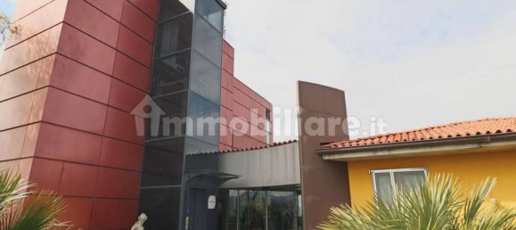 985m² Office in Grassobbio, Italy No. 317748 3