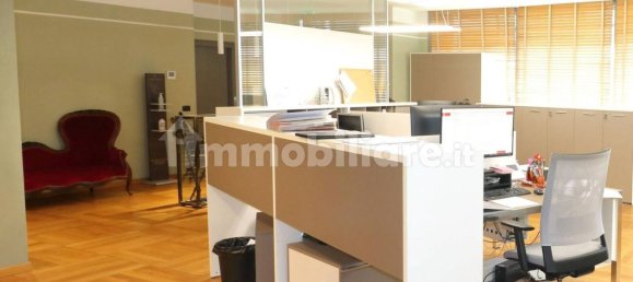 985m² Office in Grassobbio, Italy No. 317748 12