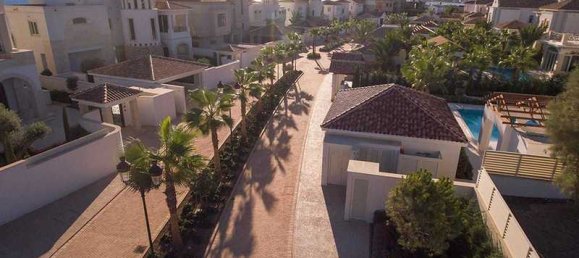 6 bedrooms Villa in Pervolia, Cyprus No. 10739 4