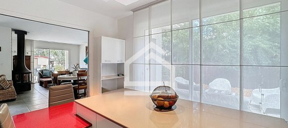 3 bedrooms House in Saint-Medard-en-Jalles, France No. 361880 4