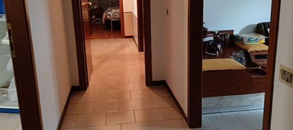 5 rooms Apartment in Castelraimondo, Italy No. 254675 2