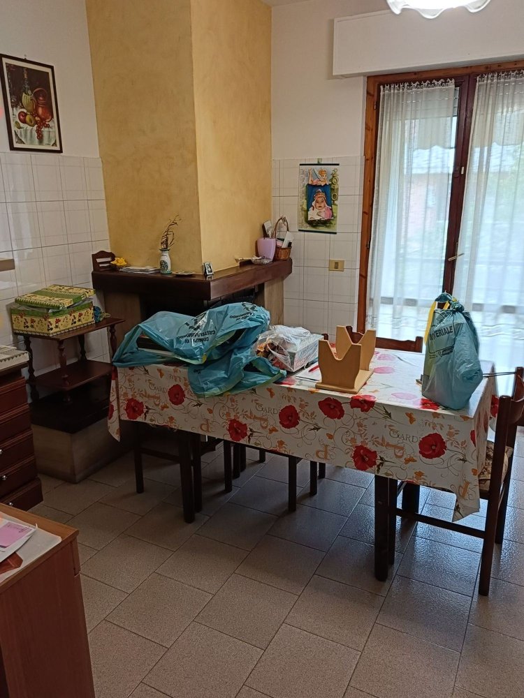 5 rooms Apartment in Castelraimondo, Italy No. 254675