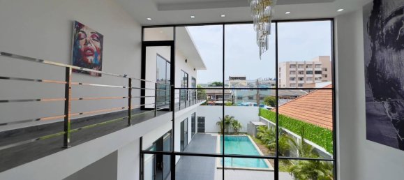 6 bedrooms House in Pattaya, Thailand No. 26424 10