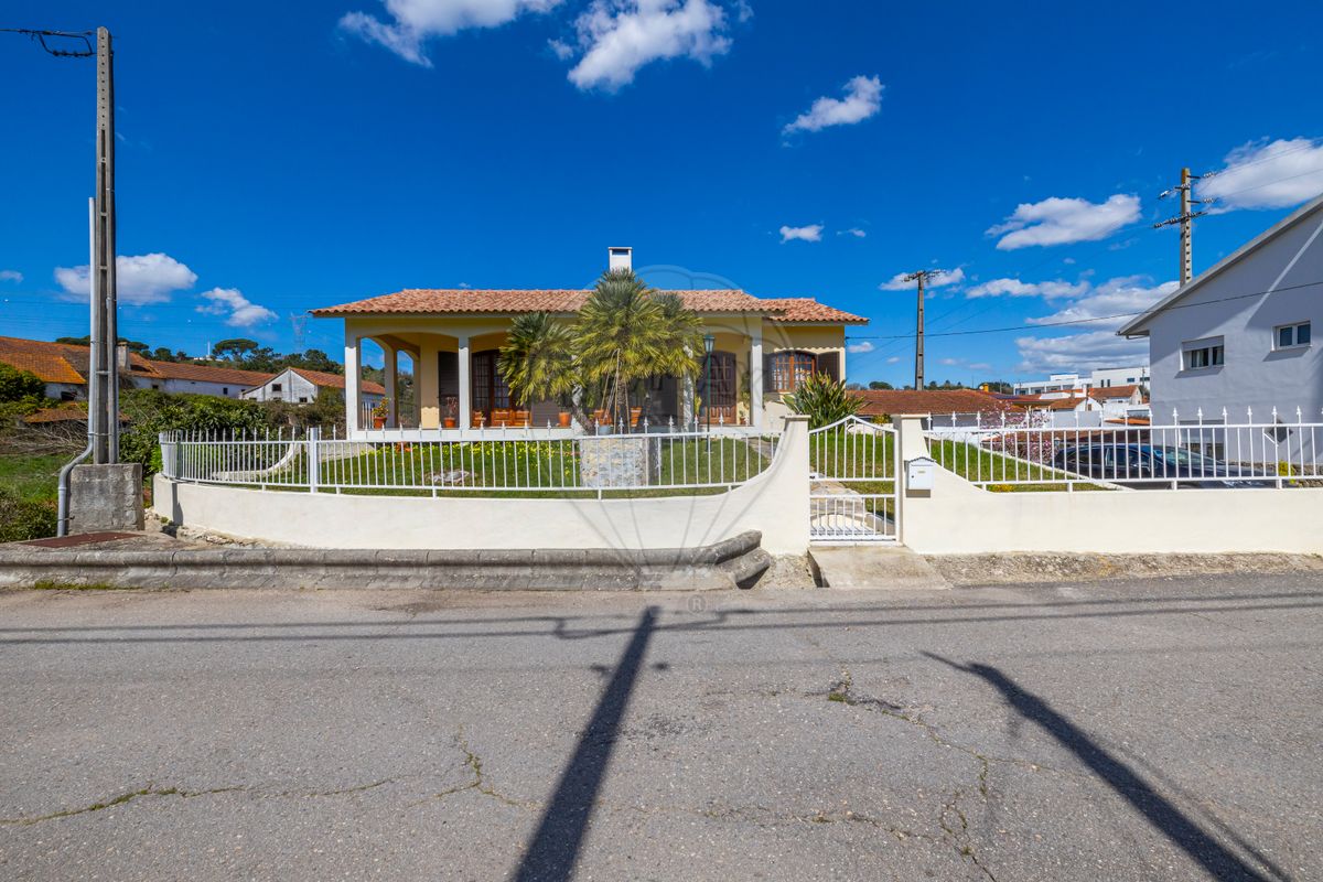 4 bedrooms House in Juncal, Portugal No. 28997