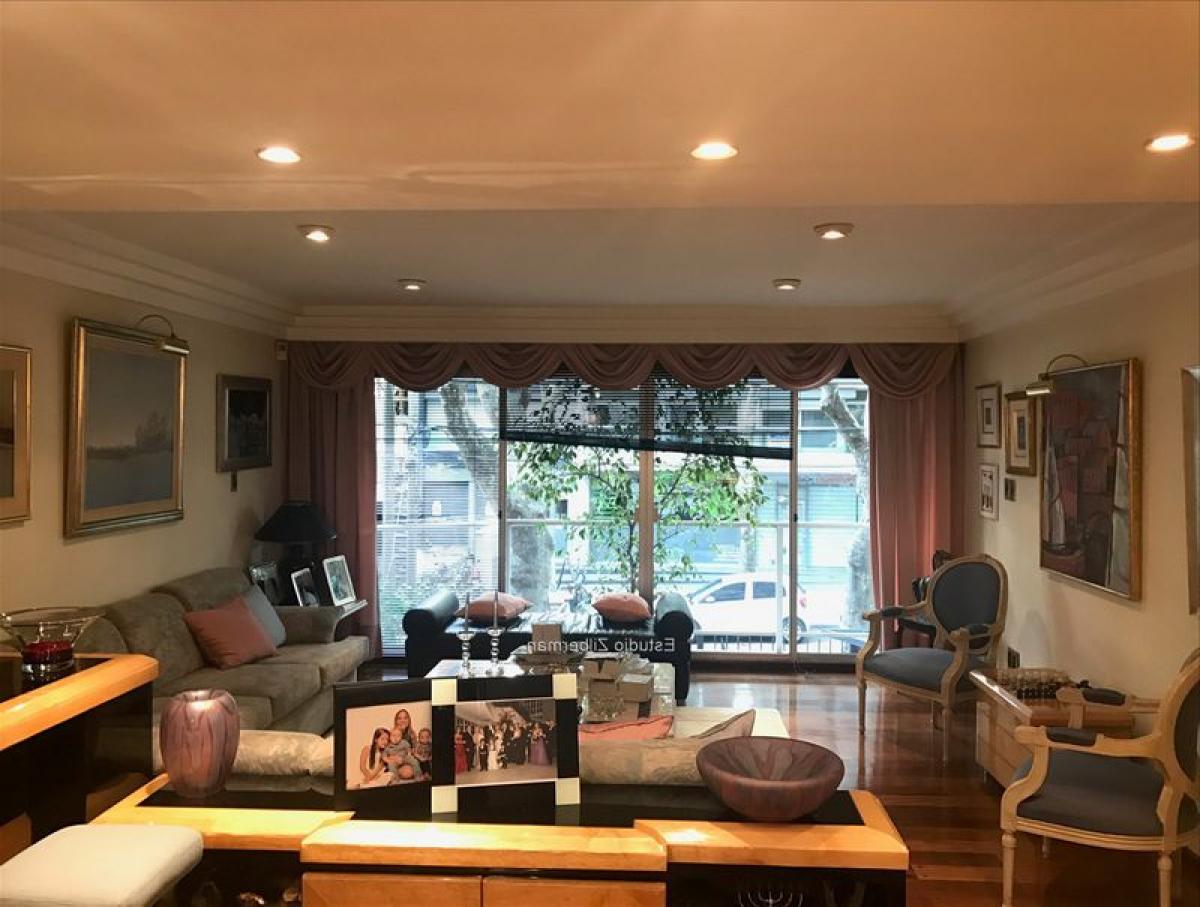 4 bedrooms Apartment in Montevideo, Uruguay No. 1585