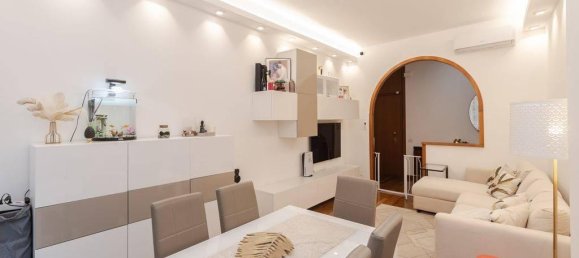 3-salle Appartement à Monza, Italy No. 41392 2