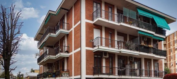 3-salle Appartement à Monza, Italy No. 41392 34