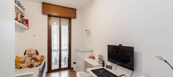 3-salle Appartement à Monza, Italy No. 41392 12