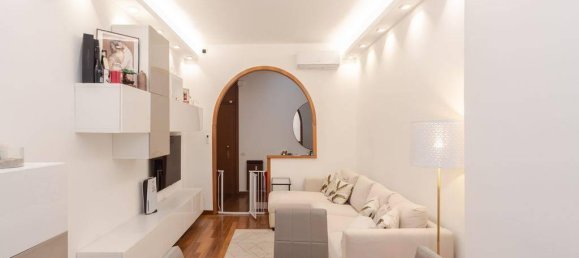 3-salle Appartement à Monza, Italy No. 41392 4