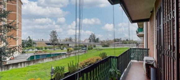 3-salle Appartement à Monza, Italy No. 41392 25