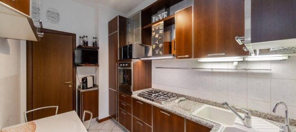 3-salle Appartement à Monza, Italy No. 41392 10