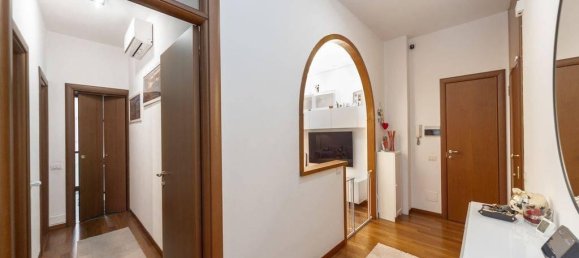 3-salle Appartement à Monza, Italy No. 41392 7
