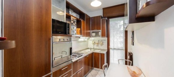 3-salle Appartement à Monza, Italy No. 41392 8