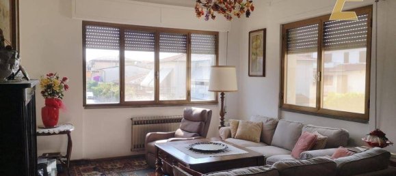 4 bedrooms Villa in Viareggio, Italy No. 67992 5