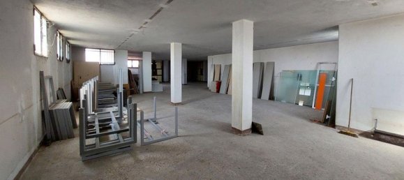 227m² Commercial property in Seriate, Italy No. 380567 10