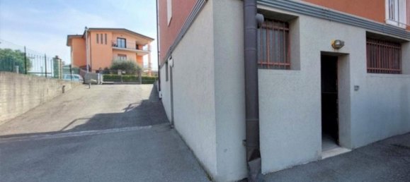 227m² Commercial property in Seriate, Italy No. 380567 6