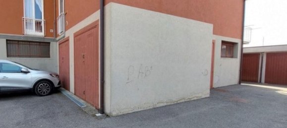 227m² Commercial property in Seriate, Italy No. 380567 7