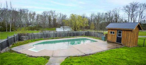 3 bedrooms House in Selkirk, Canada No. 945 4