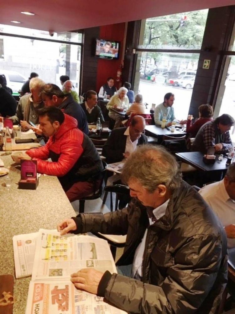 200m² Commercial property in Buenos Aires, Argentina No. 104233