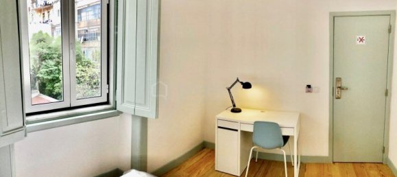 213m² Building in Lisbon, Portugal No. 65371 12